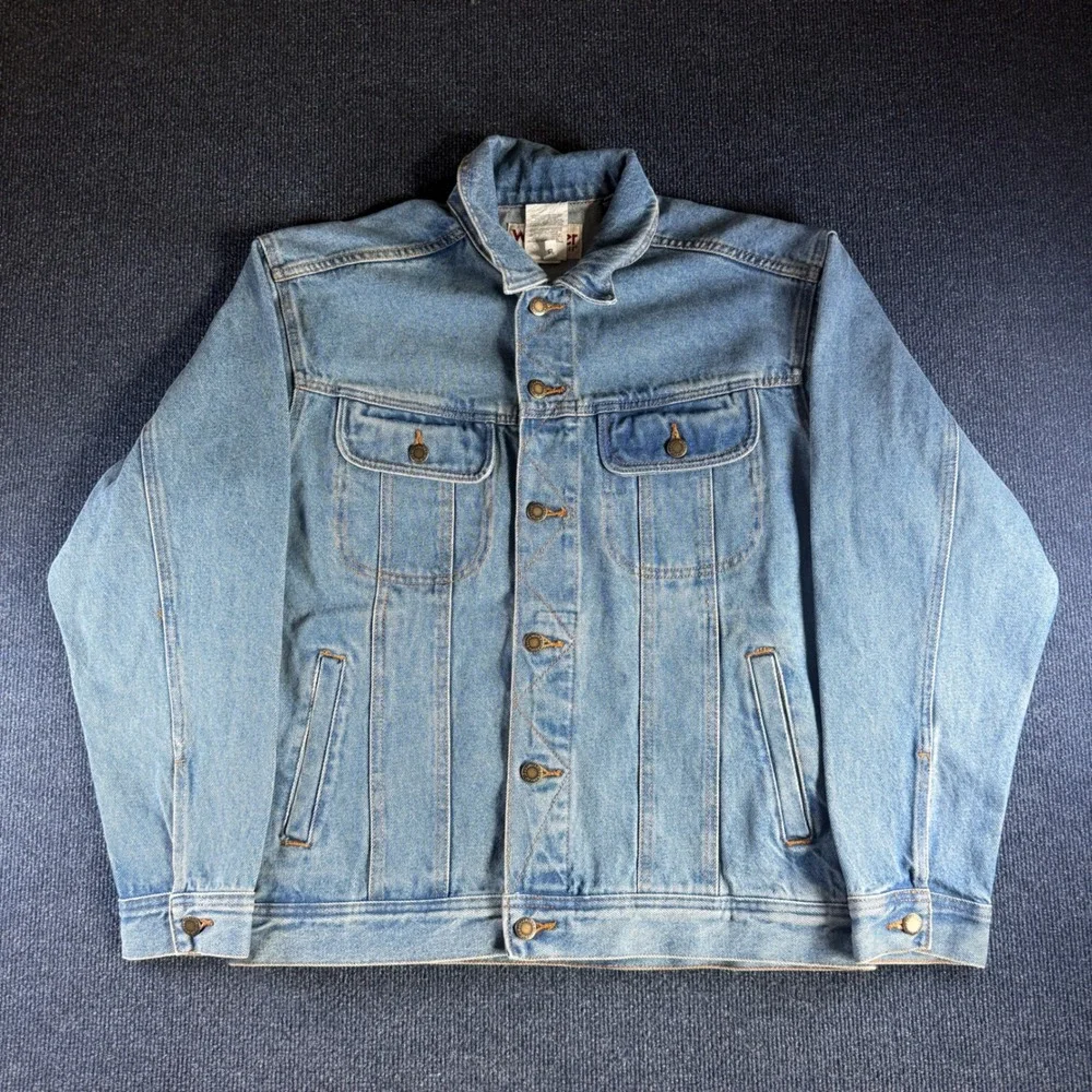 Wrangler Rugged Wear Denim Trucker Jacket Mens M 23.5x26.5 Light Wash Jean